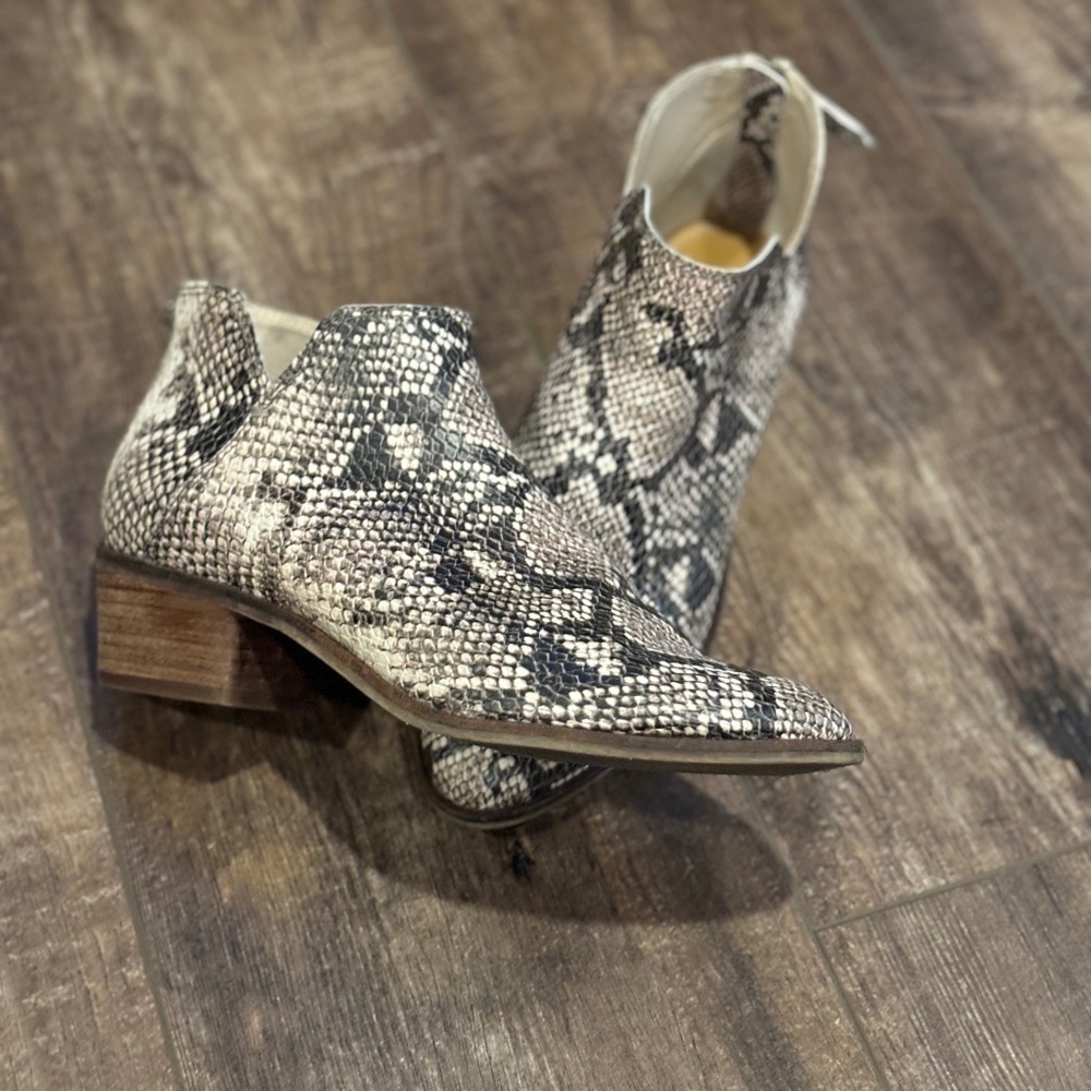 Dolce Vita Karsen Snakeskin Python Bootie Ankle Boots Women's Size 8 - Picture 9 of 13